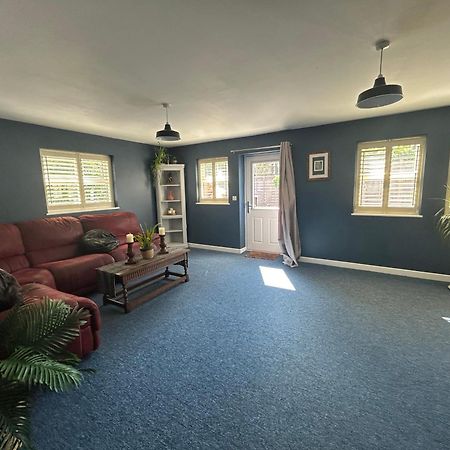 Double Room Yeovil Town Centre エクステリア 写真