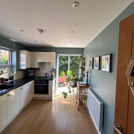 Double Room Yeovil Town Centre エクステリア 写真
